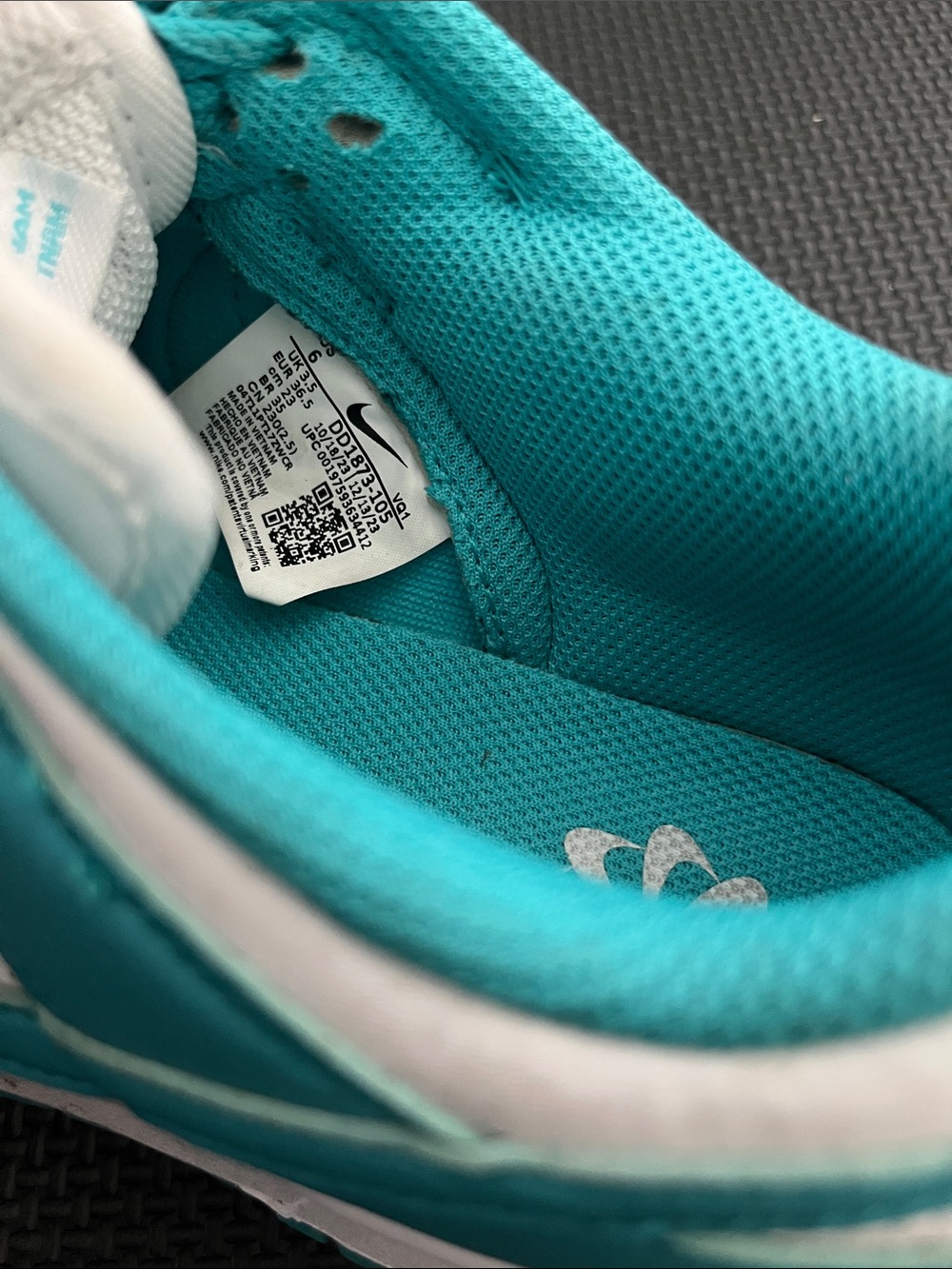 Nike Teal and White Dunks - Picture 6 of 6